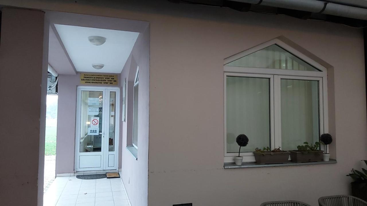 Hostel ADICA PRENOĆIŠTE SPORT Wellness centar - bazeni Ada Exterior foto